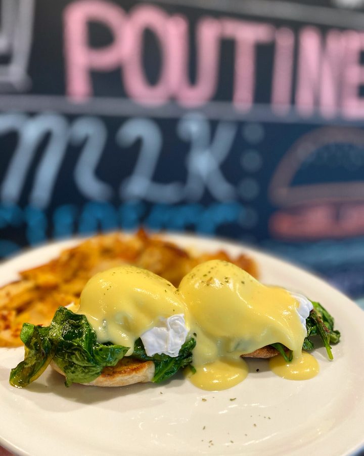 Eggs Florentine with grilled spinach and hollandaise, homefries alongside